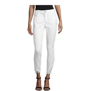 Project Runway White Distressed Jeans ☀️